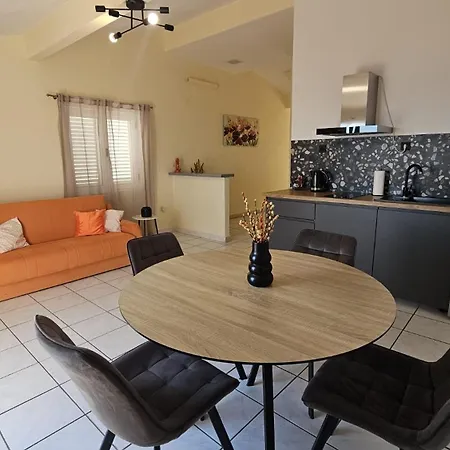 Tolj Apartment